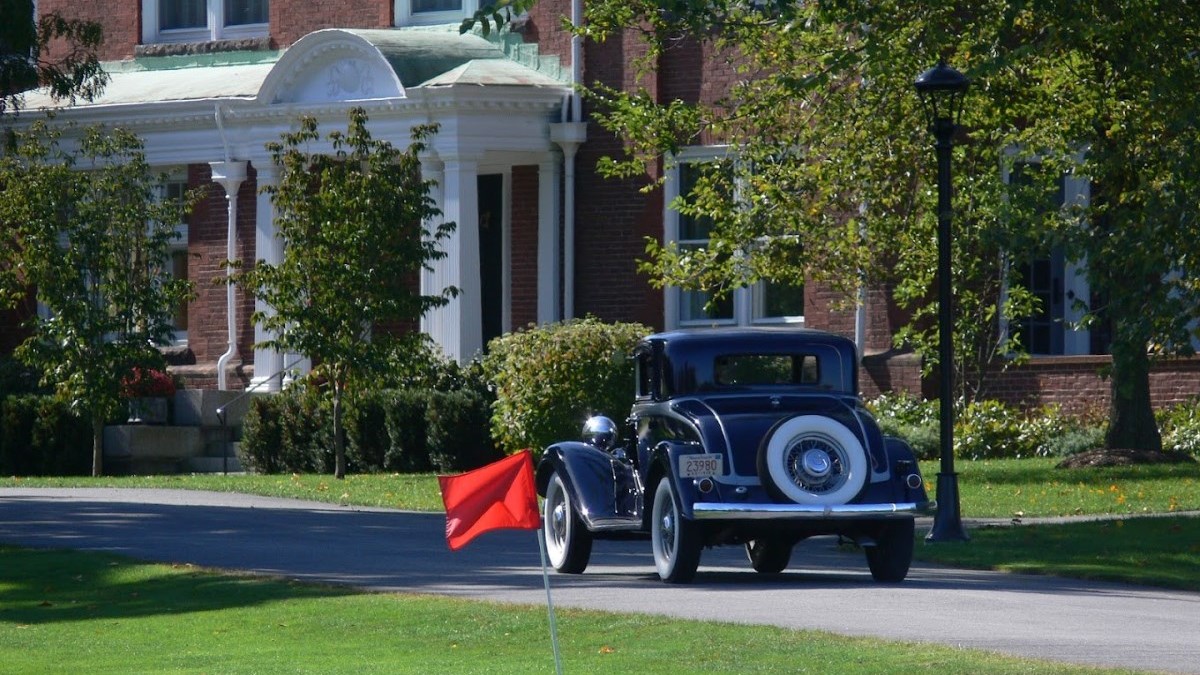 Why would wealthy families need school&nbsp;vouchers?