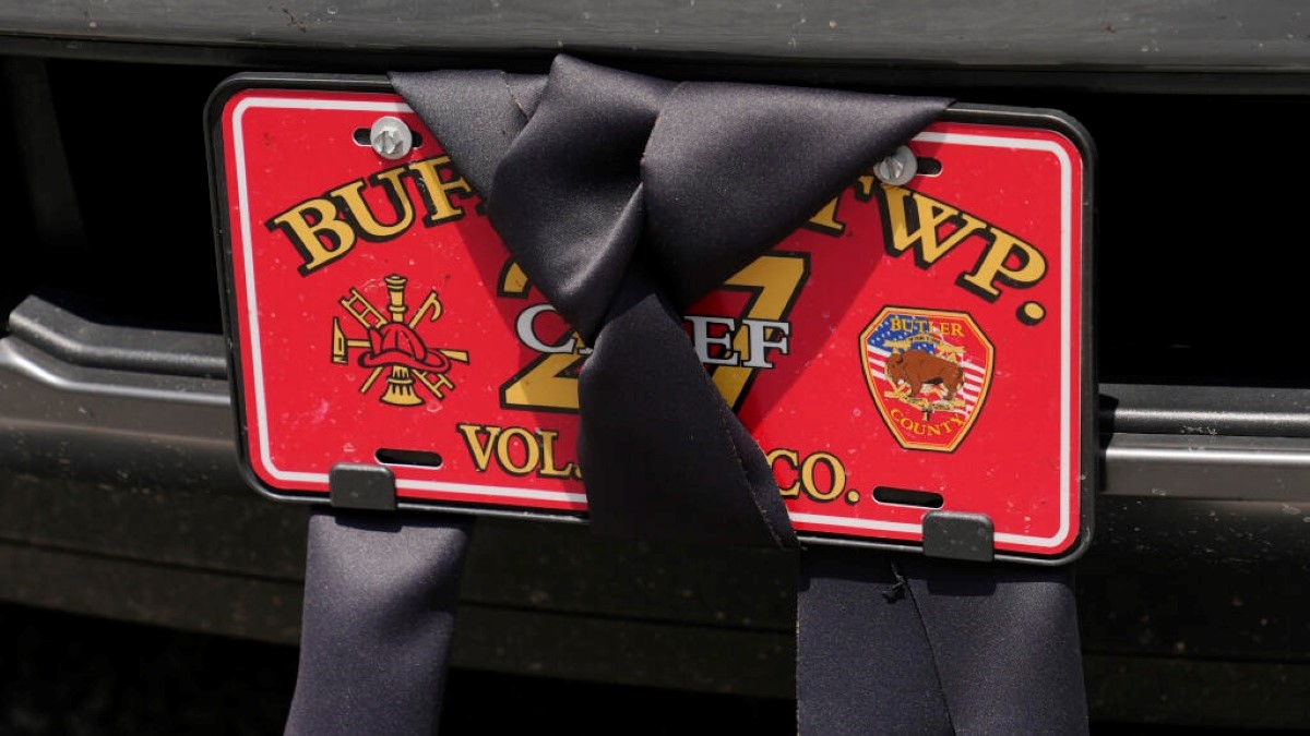 Mourning of fallen firefighter